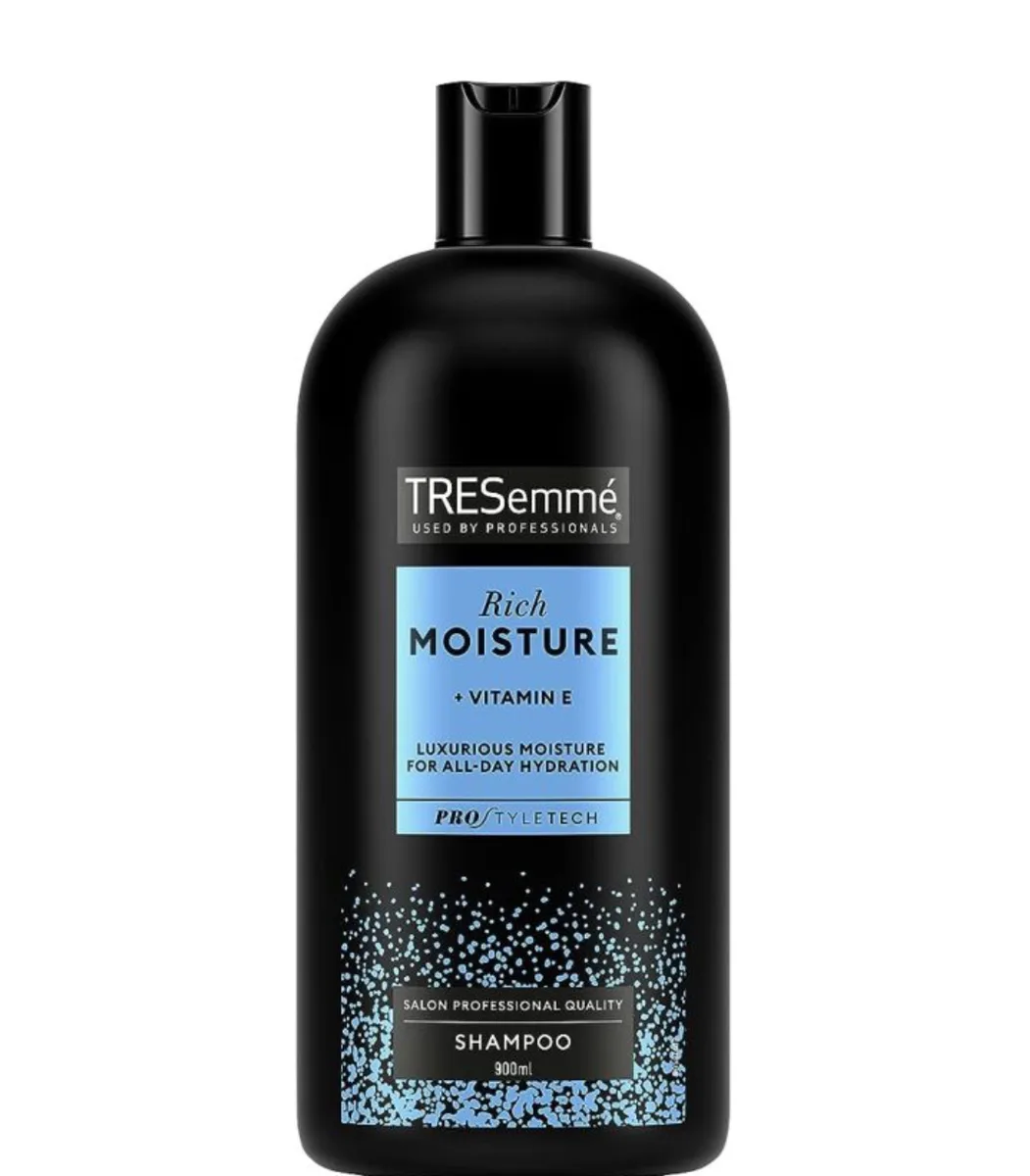 TRESemmé Rich Moisture Shampoo, 900ml